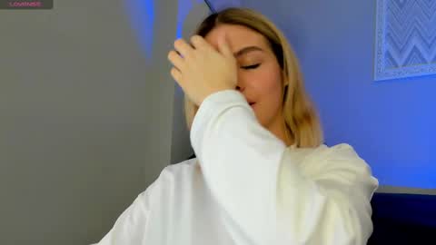 Anna online show from 03/08/25, 01:06