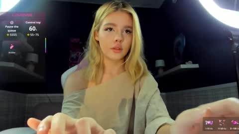 Snapshot of anna_robinson chatting on 09/14/25, 01:05 Anna online show from 09/14/25, 01:05