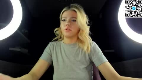 Snapshot of anna_robinson chatting on 12/16/25, 02:27 Anna online show from 12/16/25, 02:27