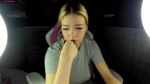 Snapshot of anna_robinson chatting on 01/06/26, 01:09 Anna online show from 01/06/26, 01:09