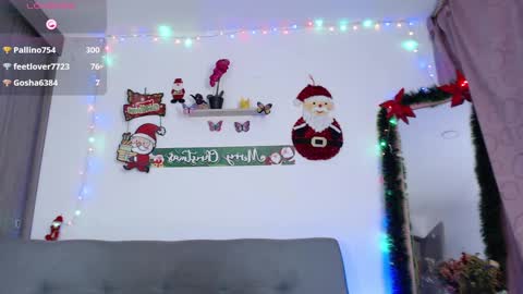 Snapshot of anna_ross_ chatting on 12/23/24, 11:17 Anna independent model online show from 12/23/24, 11:17