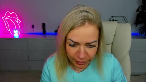 anna_snow9 online show from 09/20/25, 07:04