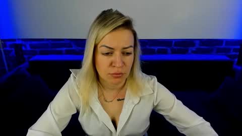 anna_snow9 online show from 10/23/25, 05:40