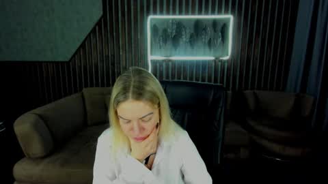 anna_snow9 online show from 12/03/25, 06:43