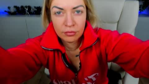 anna_snow9 online show from 12/22/25, 06:32