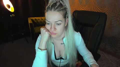 anna_snow9 online show from 04/21/26, 03:46