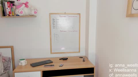 Snapshot of anna_wells chatting on 01/21/25, 05:41 Anna Weells online show from 01/21/25, 05:41