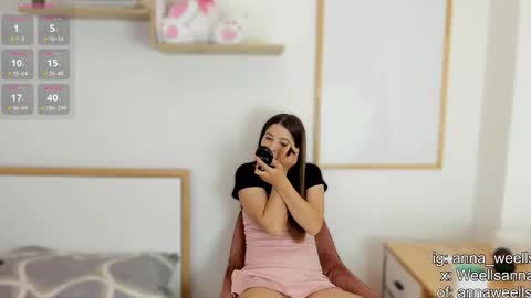 Snapshot of anna_wells chatting on 11/07/25, 12:05 Anna Weells online show from 11/07/25, 12:05