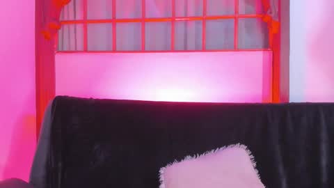 Snapshot of annaa__ chatting on 12/04/25, 11:13 annaa__ online show from 12/04/25, 11:13