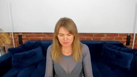 Annabel online show from 10/16/25, 04:08