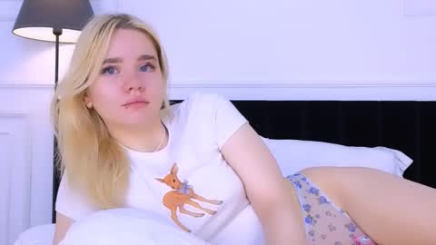 Snapshot of annabellelu chatting on 09/28/25, 02:17 AnnaBelle online show from 09/28/25, 02:17