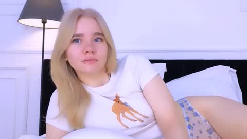 Snapshot of annabellelu chatting on 10/14/25, 02:23 AnnaBelle online show from 10/14/25, 02:23