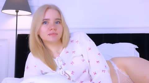 Snapshot of annabellelu chatting on 10/16/25, 02:23 AnnaBelle online show from 10/16/25, 02:23