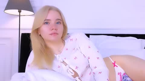 Snapshot of annabellelu chatting on 10/18/25, 02:25 AnnaBelle online show from 10/18/25, 02:25