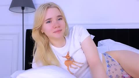 Snapshot of annabellelu chatting on 10/30/25, 02:35 AnnaBelle online show from 10/30/25, 02:35