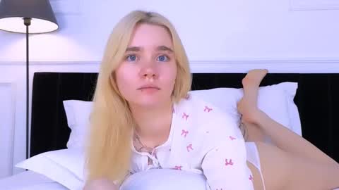 Snapshot of annabellelu chatting on 11/08/25, 08:14 AnnaBelle online show from 11/08/25, 08:14