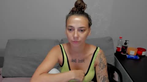 Snapshot of annabishop chatting on 11/21/25, 12:21 annabishop online show from 11/21/25, 12:21