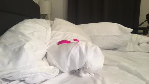 Snapshot of annabisoux chatting on 02/08/25, 01:54 Anna online show from 02/08/25, 01:54