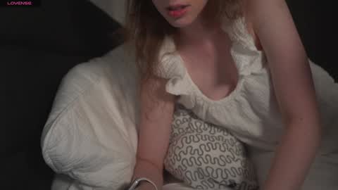 Snapshot of annabisoux chatting on 09/23/25, 12:13 Anna online show from 09/23/25, 12:13