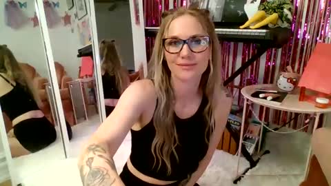 annadelrae444 online show from 09/15/25, 02:33