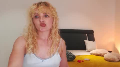 annaevv online show from 10/05/25, 10:35