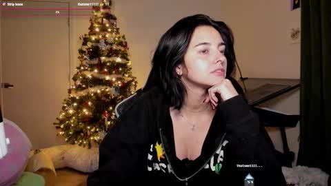 Snapshot of annaforevers chatting on 11/19/25, 02:11 Anna Forevers online show from 11/19/25, 02:11