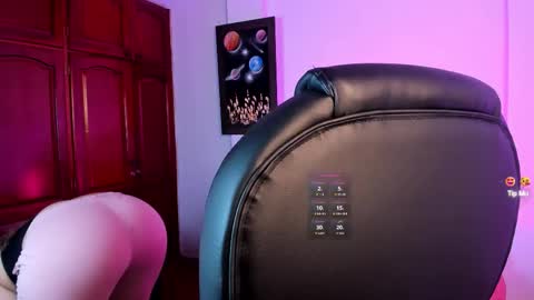 Snapshot of annafoxxx_ chatting on 02/13/26, 11:06 Ana Foxxx online show from 02/13/26, 11:06