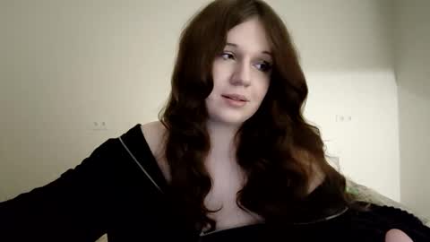 Snapshot of annagoldy chatting on 02/24/25, 01:02 Anna online show from 02/24/25, 01:02