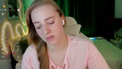 annagrees1 online show from 12/19/25, 02:13