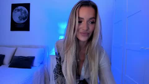 annaise  online show from 08/06/26, 06:26