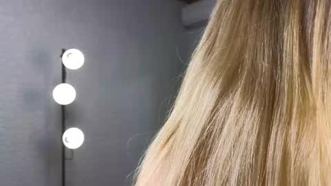 Snapshot of annalbel chatting on 11/23/25, 05:29 Annabel online show from 11/23/25, 05:29