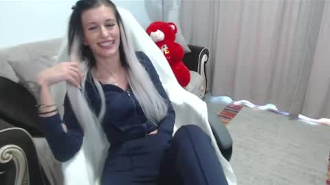 Snapshot of annamoon3 chatting on 04/21/26, 12:44 Anna online show from 04/21/26, 12:44