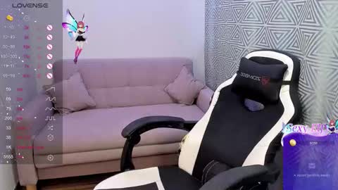 Snapshot of annamooree chatting on 12/14/25, 11:26 im Sophie online show from 12/14/25, 11:26