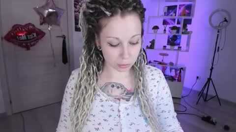 Anna online show from 10/31/25, 02:45