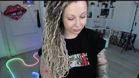 Snapshot of annanebula chatting on 04/18/26, 08:51 Anna online show from 04/18/26, 08:51