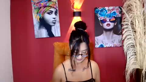 Snapshot of annaperez_ chatting on 03/08/25, 12:20   Anna  online show from 03/08/25, 12:20