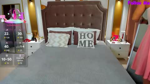 Anna online show from 10/19/25, 01:06