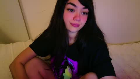 Snapshot of annatigarr chatting on 10/26/25, 03:23 meow online show from 10/26/25, 03:23