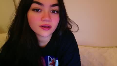 Snapshot of annatigarr chatting on 11/04/25, 01:48 meow online show from 11/04/25, 01:48