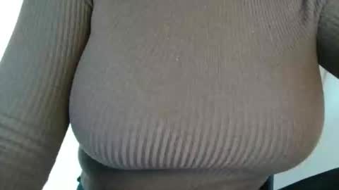 Snapshot of annbelll chatting on 03/07/26, 10:12 Bella online show from 03/07/26, 10:12