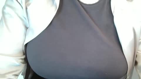 Snapshot of annbelll chatting on 03/08/26, 10:08 Bella online show from 03/08/26, 10:08