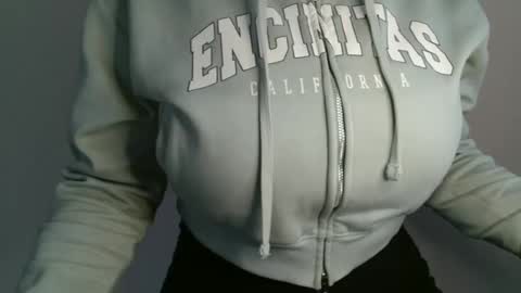 Snapshot of annbelll chatting on 03/10/26, 01:16 Bella online show from 03/10/26, 01:16