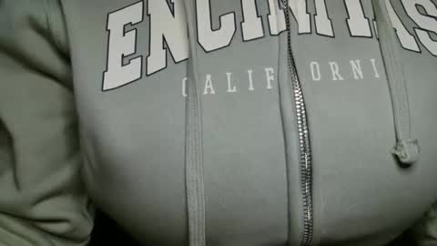 Snapshot of annbelll chatting on 03/30/26, 04:19 Bella online show from 03/30/26, 04:19