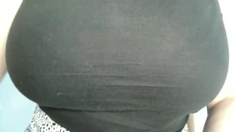 Snapshot of annbelll chatting on 05/25/26, 04:24 Bella online show from 05/25/26, 04:24