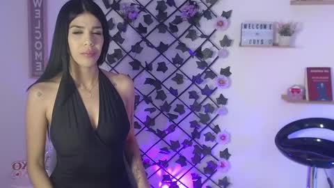 Snapshot of anne_colucci chatting on 02/07/25, 08:33 Anne  online show from 02/07/25, 08:33