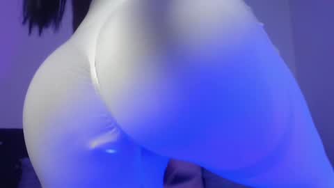 Snapshot of anne_colucci chatting on 10/04/25, 07:39 Anne  online show from 10/04/25, 07:39