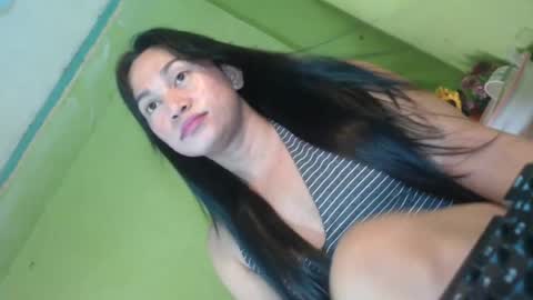 Snapshot of anne_hotaway chatting on 06/19/26, 02:05 anne_hotaway online show from 06/19/26, 02:05
