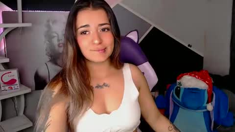 Snapshot of anne_lennon_ chatting on 01/04/25, 03:17 Anne online show from 01/04/25, 03:17