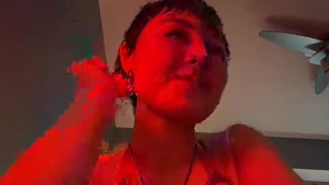 Snapshot of anne_roxanne chatting on 02/18/25, 12:26 ROXANNE online show from 02/18/25, 12:26