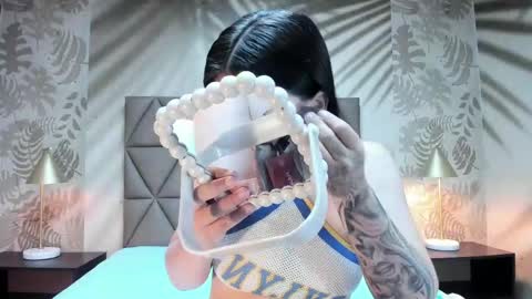 Snapshot of annedixie chatting on 06/08/26, 03:07 Anne online show from 06/08/26, 03:07